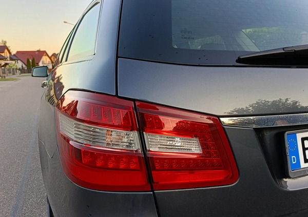 Mercedes-Benz Klasa E cena 40900 przebieg: 242000, rok produkcji 2011 z Nidzica małe 704